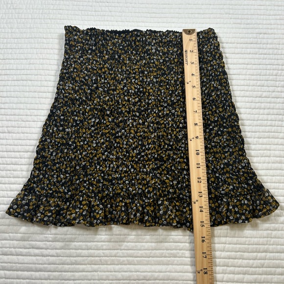 Cottagecore Black and Gold Floral Mini Skirt. Size Medium. - Picture 6 of 7